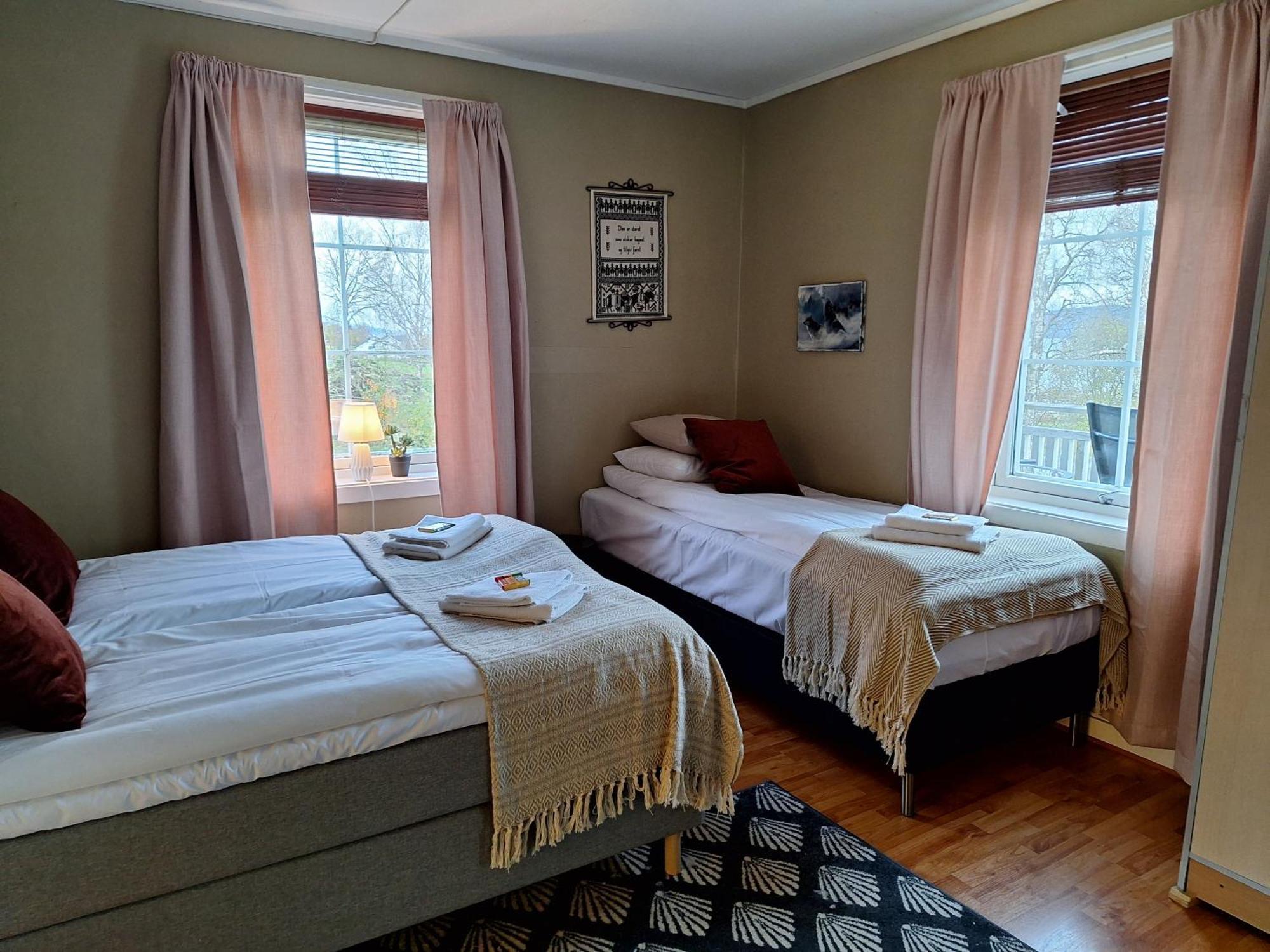 Privat Leilighet Pa Gard Med Badstue Og Nordlys Narvik Esterno foto