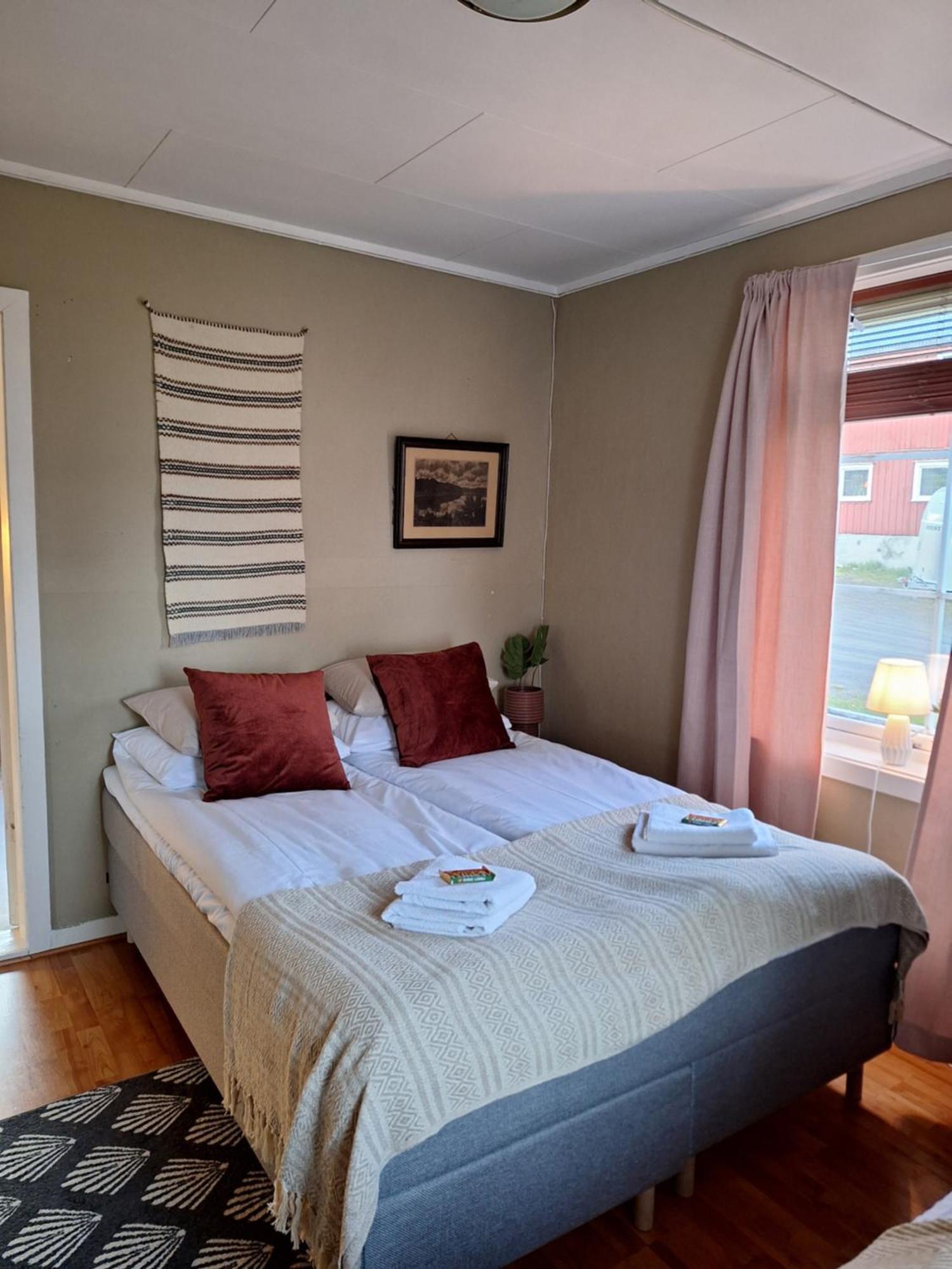Privat Leilighet Pa Gard Med Badstue Og Nordlys Narvik Esterno foto